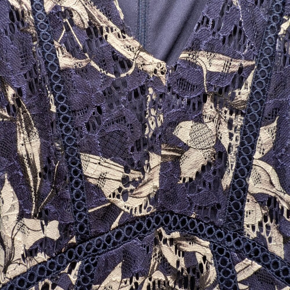 Taylor Dress Navy and White Floral Sleeveless Size 14 - Picture 8 of 16
